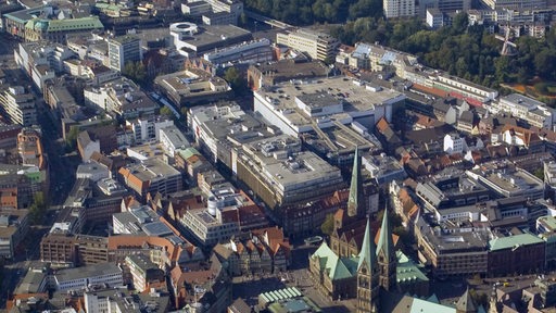 Luftbild der Bremer Innenstadt mit Marktplatz, Dom und Wallanlagen