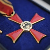 Nahaufnahme vom Bundesverdienstkreuz