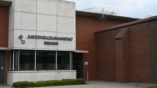 Der Haupteingang der Justizvollzugsanstalt (JVA) Bremen. 