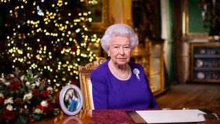 Königin Elizabeth II. bei ihrer Weihnachtsrede 2020.