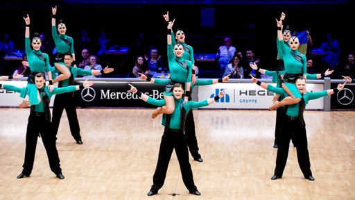 Pose der Lateinformation Adagio aus der Ukraine bei der Choreografie "Rock Style" bei der WM in Bremen.