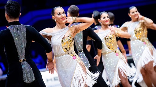 Pose der Lateinformation TSC Schwarz-Gold Wien bei der WM in Bremen.