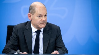 Bundeskanzler Olaf Scholz (SPD) äußert sich bei einer Pressekonferenz nach den Beratungen zur Corona-Pandemie 