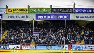 Zuschauerränge im Stadion an Bremer Brücke