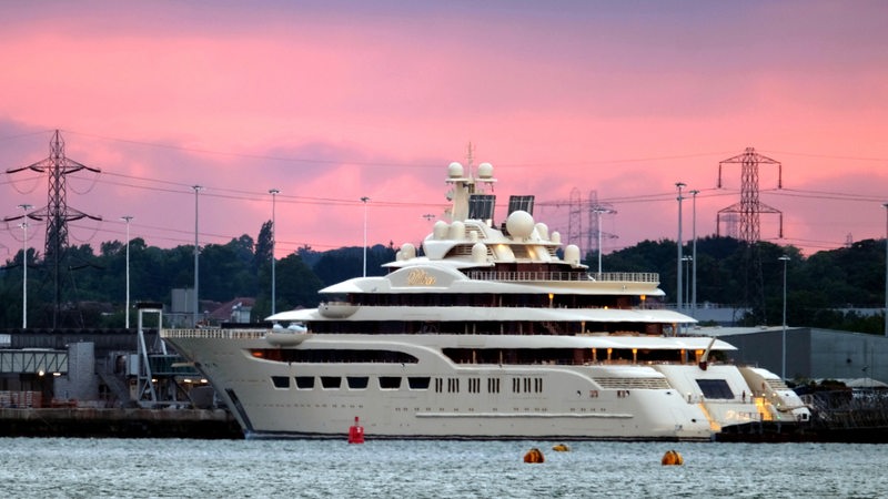 Yacht Dilbar des russischen Oligarchen Alischer Usmanow