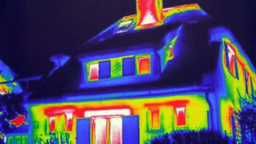 Infrarot-Messbild zur Wärmeabgabe eines Wohnhauses 