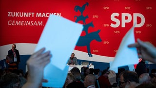 Auf dem Landesparteitag der SPD Bremen wird über den Landesvorsitzenden abgestimmt. 