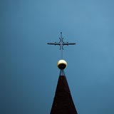 Das Kreuz einer  Kirche.