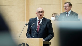 Andreas Bovenschulte in einem Plenarsaal in Berlin