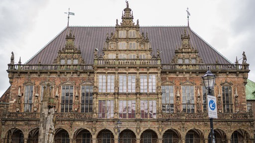 Das Bremer Rathaus auf dem Marktplatz in der Innenstadt.