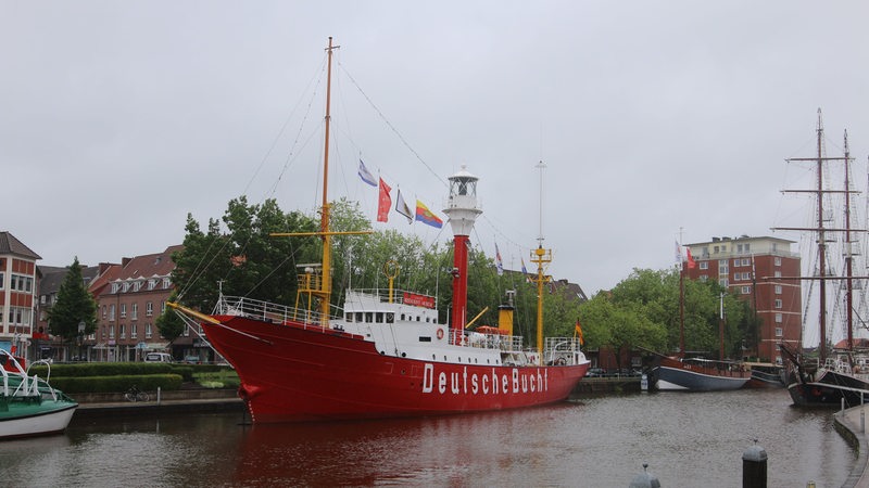 Das Museumsschiff "Amrumbank" liegt am Emder Ratsdelft.