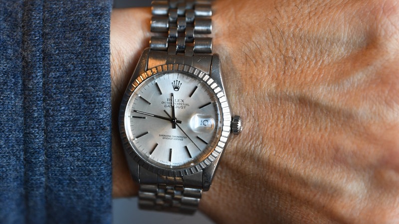 Eine Rolex-Uhr an einem Männer-Handgelenk