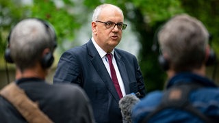 Andreas Bovenschulte (SPD), Bürgermeister von Bremen, nimmt an einer Pressekonferenz nach dem Treffen der Ministerpräsidenten der norddeutschen Bundesländer teil.