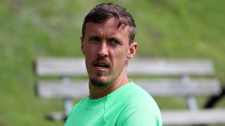 Wolfsburg-Stürmer Max Kruse blickt an der Kamera vorbei.