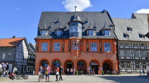 Marktplatz von Goslar mit dem Hotel Kaiserworth