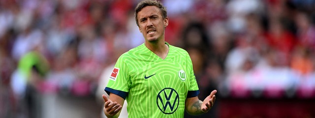 Wolfsburg-Spieler Max Kruse verzieht auf dem Platz unzufrieden das Gesicht.