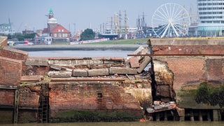 Teile der Nordmole in Bremerhaven sind eingesackt.