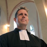 Olaf Latzel, Pastor der Bremer St. Martini-Gemeinde, steht in der St. Martini Kirche.
