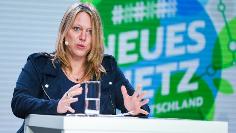 Maike Schäfer, Senatorin für Klimaschutz, Umwelt, Mobilität, Stadtentwicklung und Wohnungsbau in Bremen, spricht bei einer Pressekonferenz