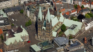 Bremen mit St. Petri-Dom und Rathaus