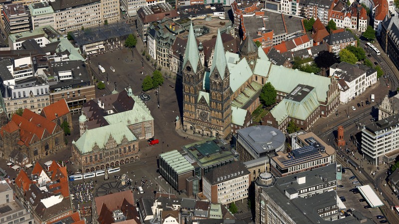 Bremen mit St. Petri-Dom und Rathaus