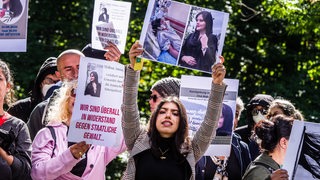 Deutsche protestieren für Mahra Amini