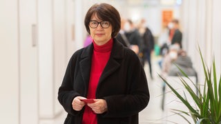 Bremens Gesundheitssenatorin Claudia Bernhard steht 