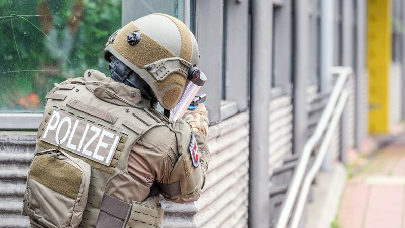 SEK-Beamter aus Niedersachsen bei einer Übung.