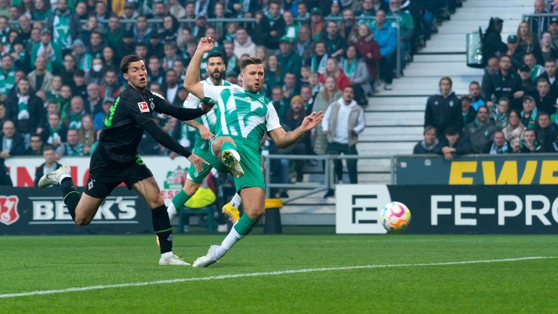 Werder-Stürmer Niklas Füllkrug erzielt ein Tor