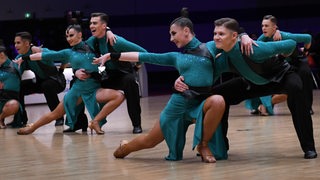 Die ukrainische Lateinformation Adagio bei einer Pose bei der WM in Bremen.