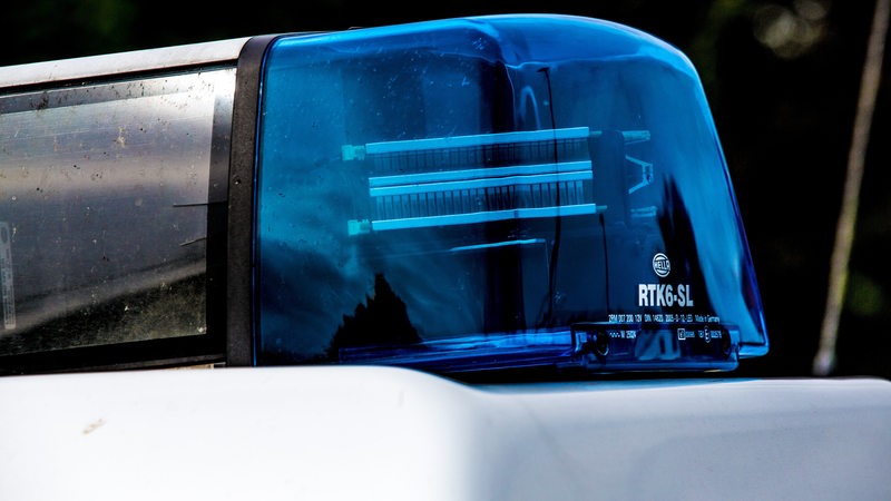 Das Blaulicht eines Polizeiautos.