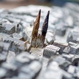 Ein für blinde Besucher gefertigtes Modell der Innenstadt von Bremen steht auf dem Marktplatz nahe der Bremer Bürgerschaft. 