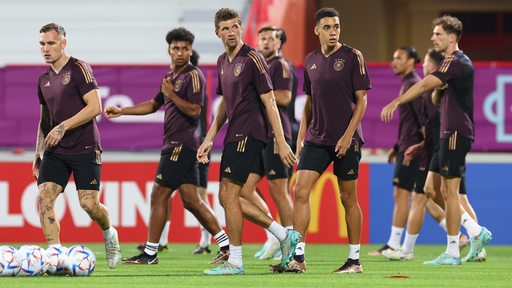Die deutschen Nationalspieler beim Training bei der WM in Katar.