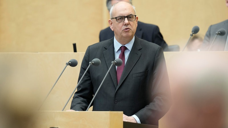 Bürgermeister Bovenschulte (SPD) bei seiner Rede zur Strompreisbremse.