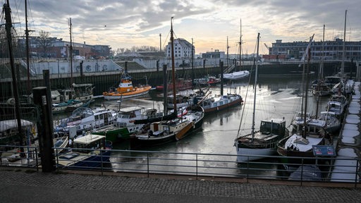 Seenotrettungskreuzer "Bremen" liegt im Museumshafen in Bremen-Vegesack.