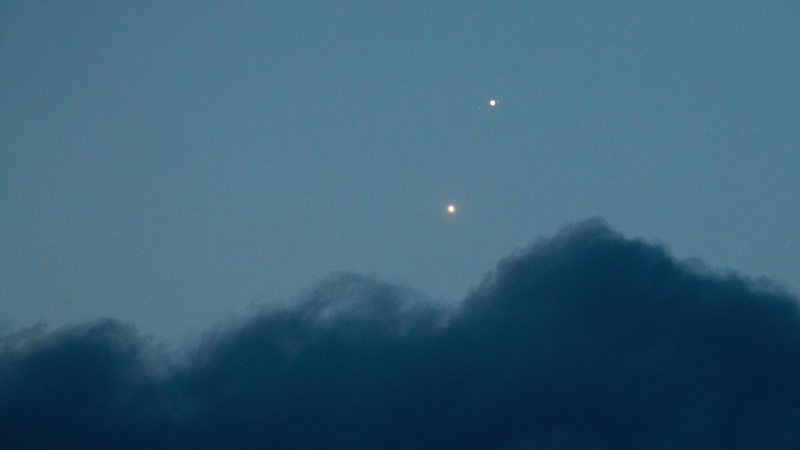 Jupiter und Venus leuchten am Nachthimmel