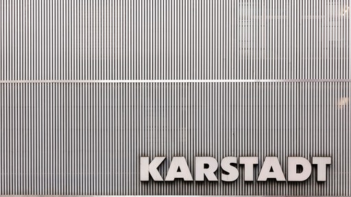 Karstadt-Logo an einer Filiale