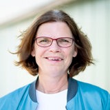 Kristina Vogt, Wirtschaftssenatorin in Bremen, lächelt in die Kamera.