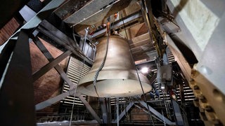 Glocke "Brema" hängt im Dom