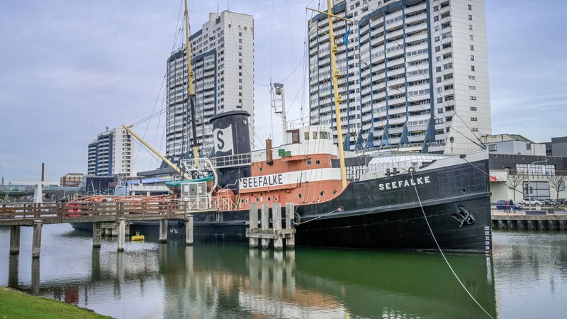 Das Museumsschiff und Hochsee-Bergungsschlepper Seefalke im Alten Hafen in Bremerhaven