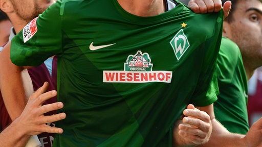 Auf einem Trikot von Werder Bremen steht "Wiesenhof".