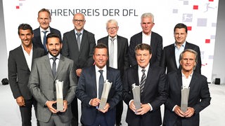 Karl-Heinz Riedle, Hans-Joachim Watzke, Thomas Schaaf, Dr. Reinhard Rauball, Jupp Heynckes, Christian Seifert, Claudio Pizarro , Lothar Matthäus, Otto Rehhagel, Wolfgang Overath  bei der Verleihung des Ehrenpreises der DFL