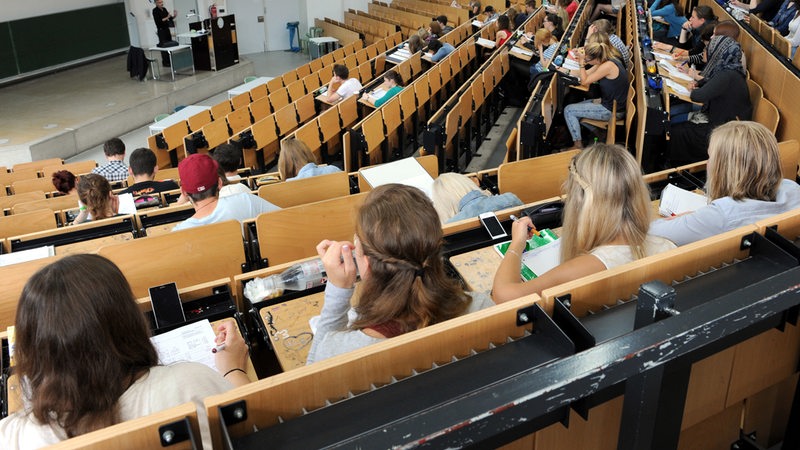 Studierende an der Uni Bremen während einer Vorlesung (Archivbild)