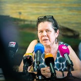  Cornelia Barth (Linke Bremen) ist bei einer Pressekonferenz zu sehen.