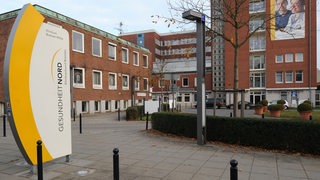 Eingang des Klinikums Bremen Mitte, das zum kommunalen Klinikverbund Gesundheit Nord (Geno) gehört.