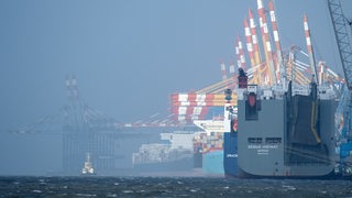Schiffe an der Weserkaje der Außenweser