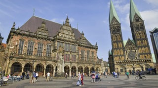 Der Marktplatz in der Bremer Innenstadt. Links Rathaus, rechts der Dom und am Bildrand gerade noch zu erkennen die Bremische Bürgerschaft.