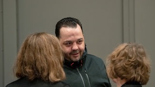 Niels Högel mit seinen Verteidigerinnen