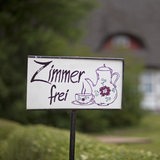 Ferienhaus-Hinweisschild "Zimmer frei"