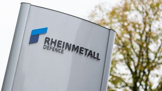 Ein Firmenschild von Rheinmetall Defence 
